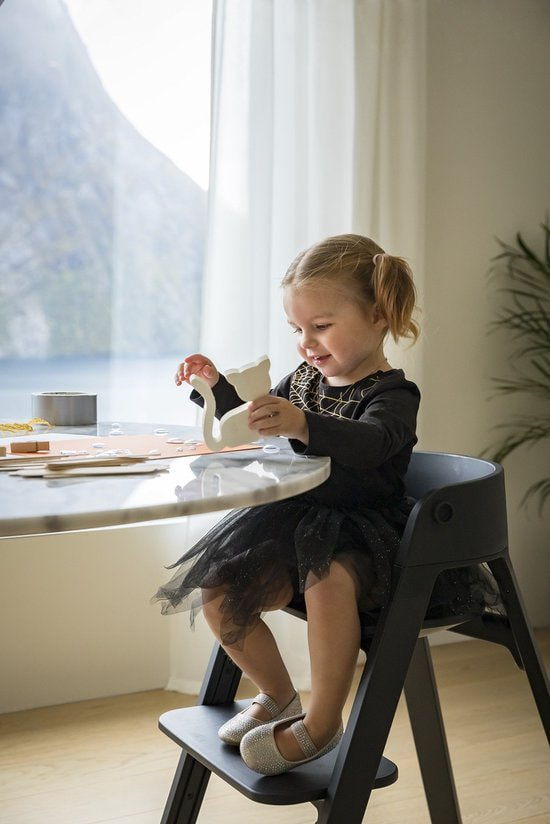 Stokke Steps Bundles – Assento Preto/Patas Pretas (Faia)