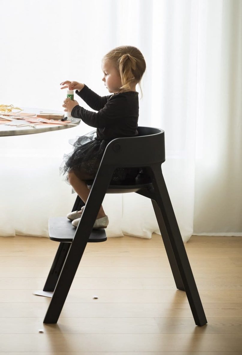 Stokke Steps Bundles – Assento Preto/Patas Pretas (Faia)