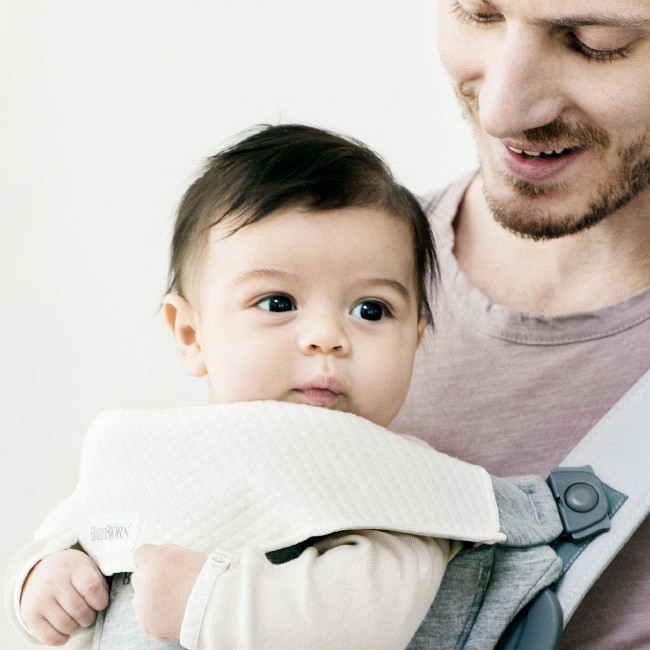 babybjorn_2_babetes_porta_bebe_mini_move_branco02.jpg