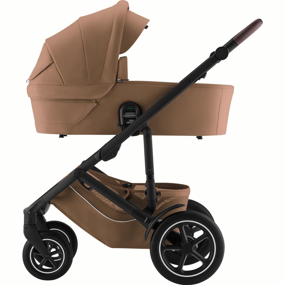 04_Britax_Romer_SMILE_5Z_WarmCaramel_CalmGrey_BrownHandle_01_HardCarrycot